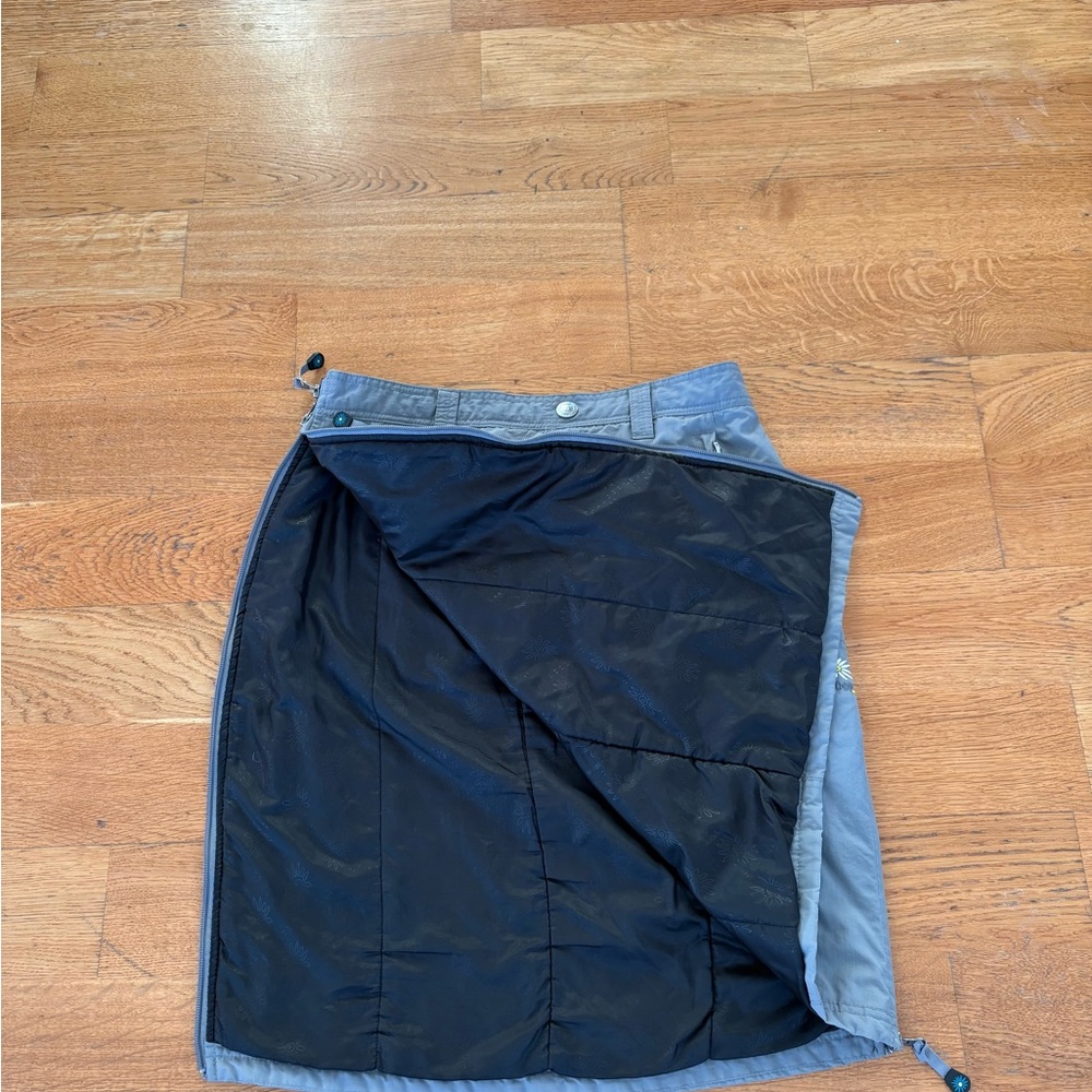 Size medium gray Skhoop skirt with embroidery - Picture 3 of 6